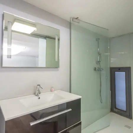 Lägenhet My Space Emirates - Bright In Gracia With Shared Pool Barcelona