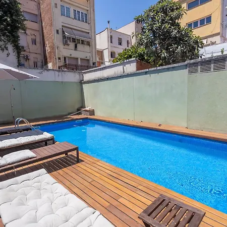 Lägenhet My Space Emirates - Bright In Gracia With Shared Pool