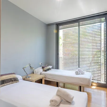 Lägenhet My Space Emirates - Bright In Gracia With Shared Pool