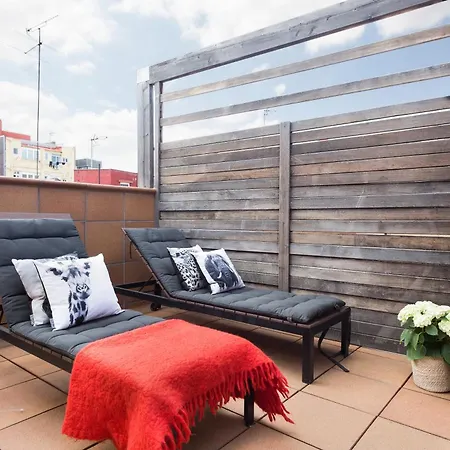 Lägenhet My Space Emirates - Bright In Gracia With Shared Pool