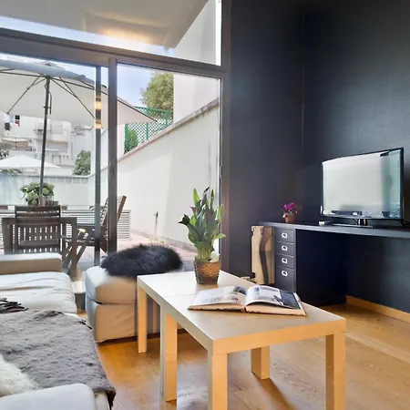 My Space Emirates - Bright In Gracia With Shared Pool Appartement