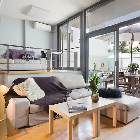 My Space Emirates - Bright In Gracia With Shared Pool Appartement *