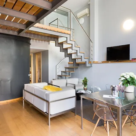 My Space Emirates - Bright In Gracia With Shared Pool Appartement *