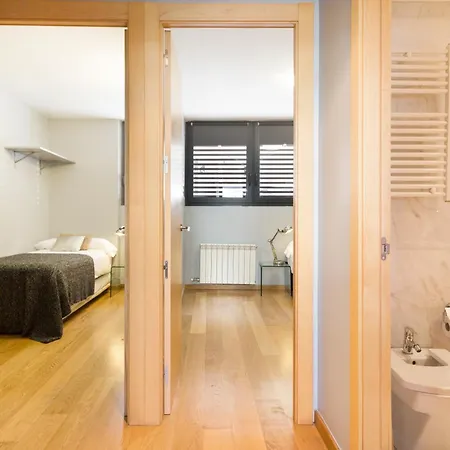 My Space Emirates - Bright In Gracia With Shared Pool Appartement *