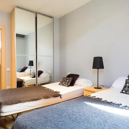 My Space Emirates - Bright In Gracia With Shared Pool Appartement