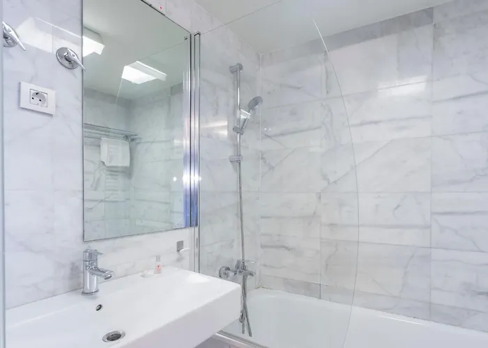 My Space Emirates - Bright In Gracia With Shared Pool Appartement Barcelone