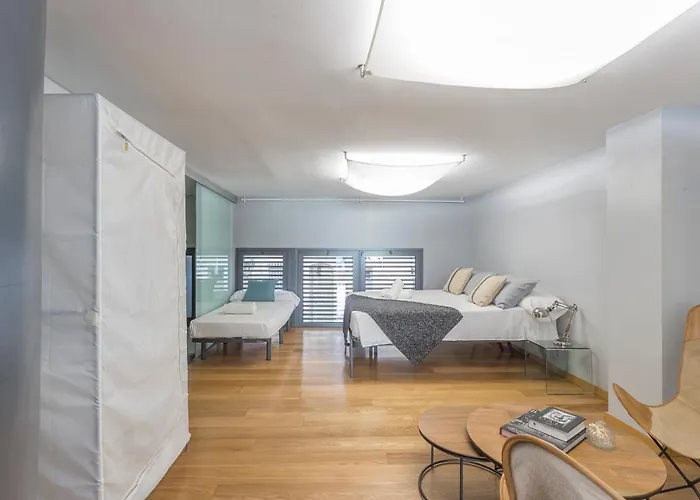 My Space Emirates - Bright In Gracia With Shared Pool Appartement
