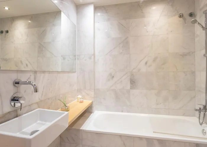 My Space Emirates - Bright In Gracia With Shared Pool Appartement