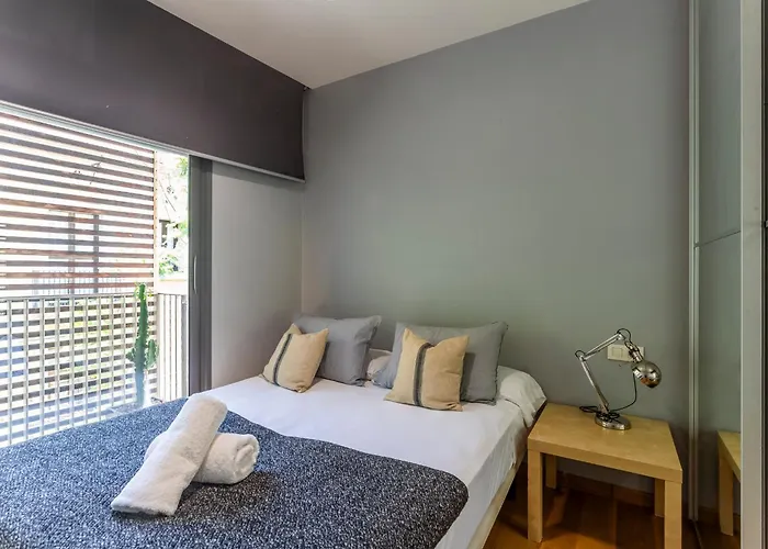 My Space Emirates - Bright In Gracia With Shared Pool Appartement