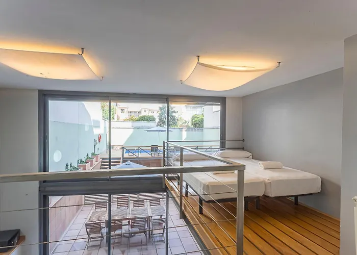 My Space Emirates - Bright In Gracia With Shared Pool Appartement *