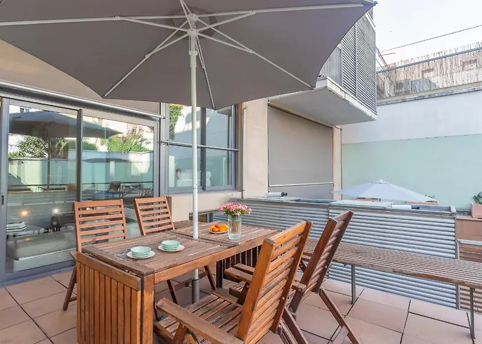My Space Emirates - Bright In Gracia With Shared Pool Appartement