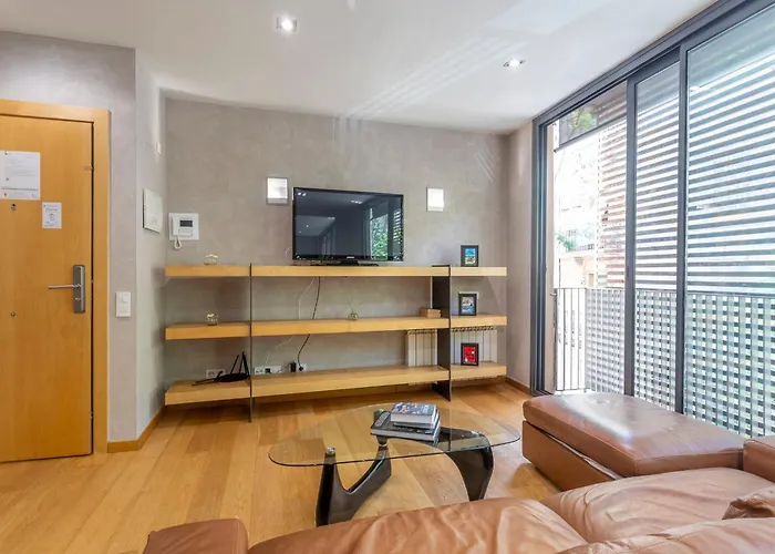 My Space Emirates - Bright In Gracia With Shared Pool Appartement *