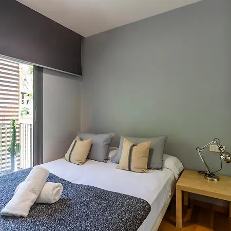 My Space Emirates - Bright In Gracia With Shared Pool 아파트