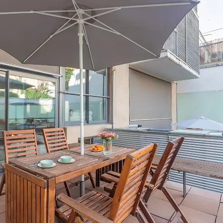 My Space Emirates - Bright In Gracia With Shared Pool 아파트